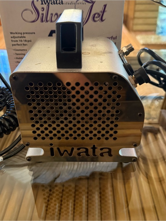 Iwata Silver Jet IS-50 Compressor w/ Coiled Airhose & Grip Filter main image 4
